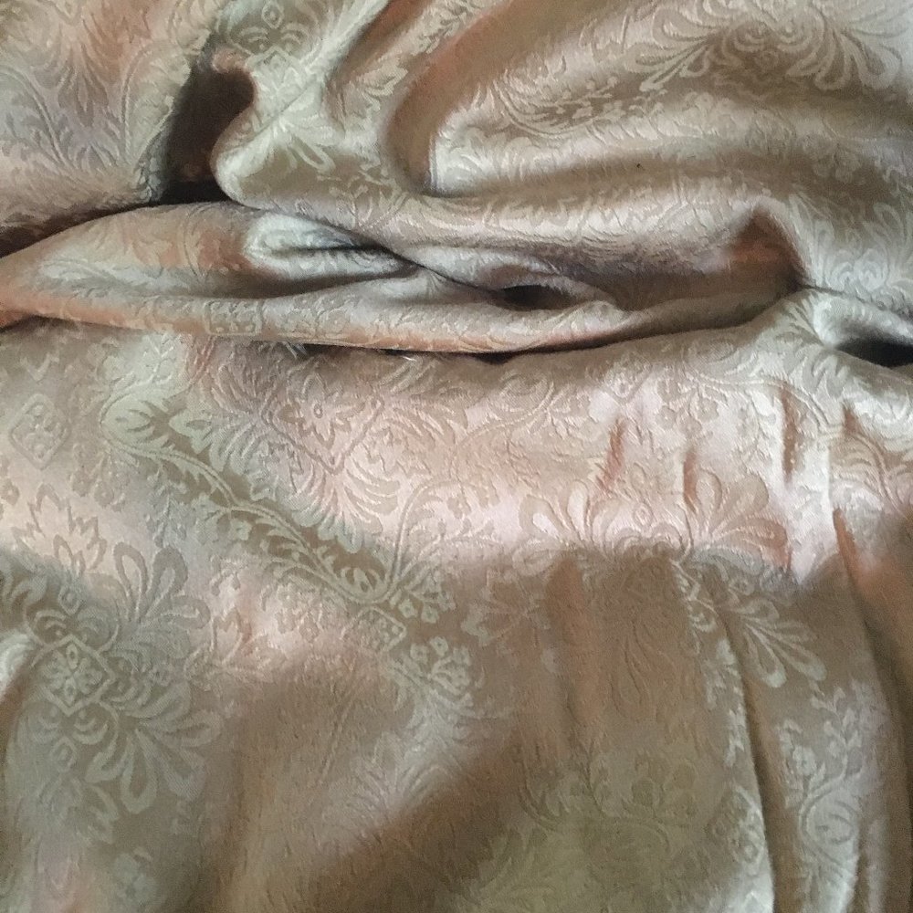 Fieldcrest Luxury Gold Jacquard Table Cloth